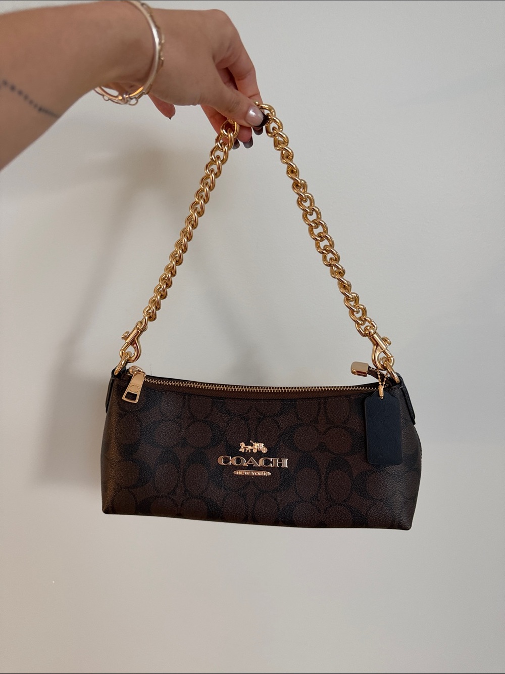 🤎Coach Brown Signature Logo Shoulder Bag with Gold Chain Handle💛